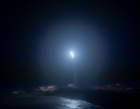 MRBM TARGET: An advanced medium range ballistic missile target is launched from the Pacific Missile Range Facility, Kauai, Hawaii, as part of the U.S. 导弹防御局的飞行测试宙斯盾武器系统-32 (FTM-32), held on March 28, 2024 in cooperation with the U.S. Navy. (courtesy photo/released)